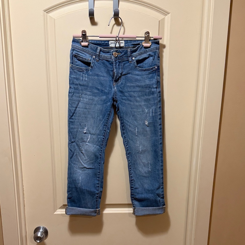 Trendy Distressed Blue Cropped Jeans